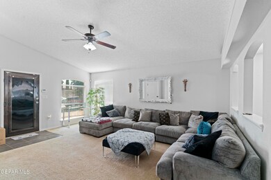 832 Desert Cactus Dr, Horizon City, TX 79928 - photo 3