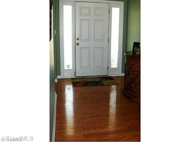 Entry. Just look at those hardwoods