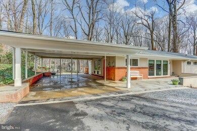 3415 Barkley Dr, Fairfax, VA 22031 - photo 2