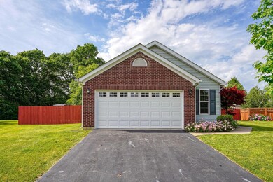 5758 Sabers Ln, Columbus, OH 43232 - photo 2