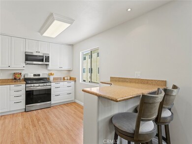 9531 Via Ricardo, Burbank, CA 91504 - photo 5