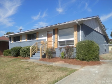 2500 Kendall Dr, Charlotte, NC 28216 - photo 2