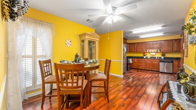 Eat-in kitchen