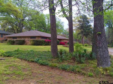 832 832 Loftin, Tyler, TX 75701 - photo 2