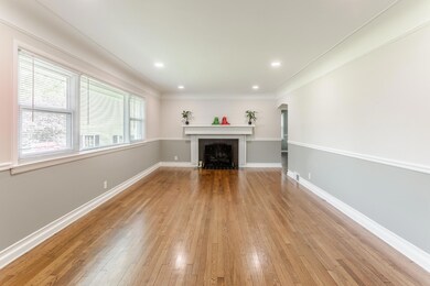 2300 Devonshire Rd, Bloomfield Hills, MI 48302 - photo 2