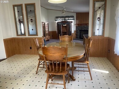 328 S State St, Sutherlin, OR 97479 - photo 6