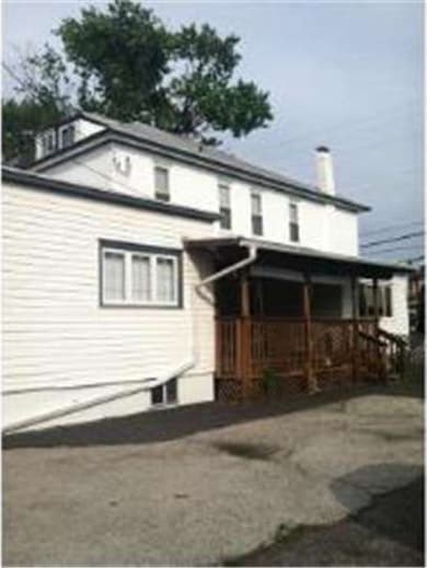 1196 E 9th St, Crum Lynne, PA 19022 - photo 2