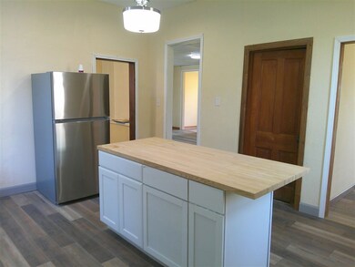 320 E Washington St, Sigourney, IA 52591 - photo 6