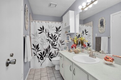 Spa like bathroom with tub/shower combo.   Generou