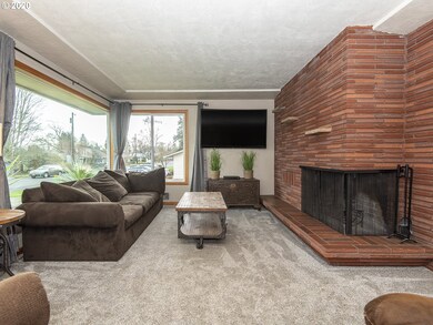 839 N Holly St, Canby, OR 97013 - photo 4