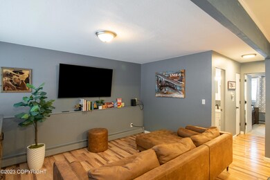 25-Unit 4 Living Room_ELI08601-HDR-Edit