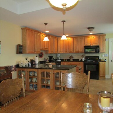 Great country style kitchen with granite counter t