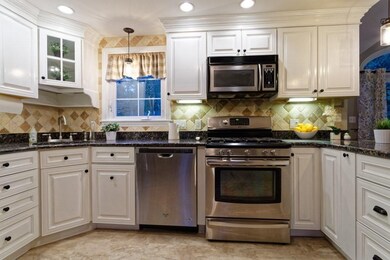 8 Avondale Ave, Billerica, MA 01821 - photo 4