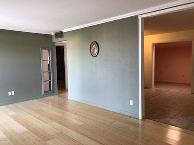 LAMINATE & TILE FLOORING