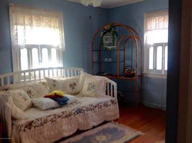 21 Edgewater Dr, Matawan, NJ 07747 - photo 5