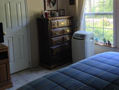 Master or guest bedroom on the 1st floor