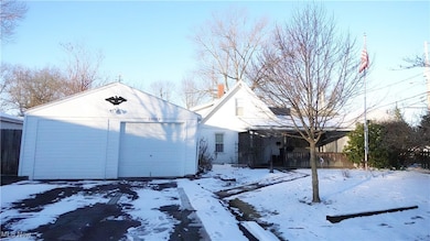 1008 Raymond St NW, Warren, OH 44485 - photo 2