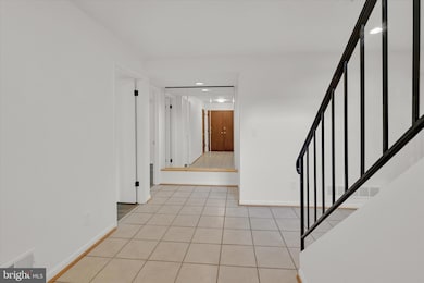 10112 Pasture Gate Ln, Columbia, MD 21044 - photo 4