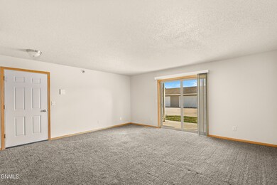 4040 Mckenzie Dr SE unit 1, Mandan, ND 58554 - photo 3