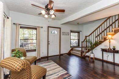 1233 9th St NW, Cedar Rapids, IA 52405 - photo 2