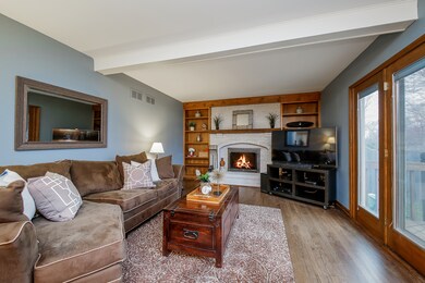 87 Venetian Way Cir, Wheaton, IL 60189 - photo 2