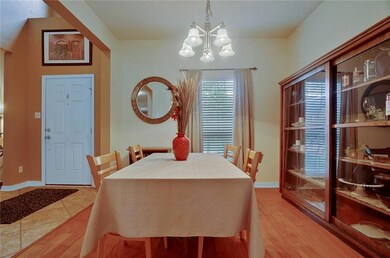 Dining room & foyer