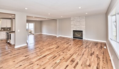 520 S Hubbard St, Algonquin, IL 60102 - photo 4