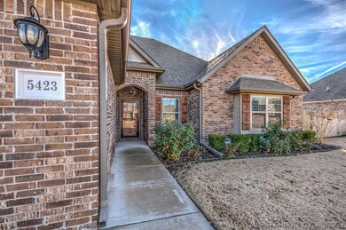 5423 Aspen, Bartlesville, OK 74006 - photo 2