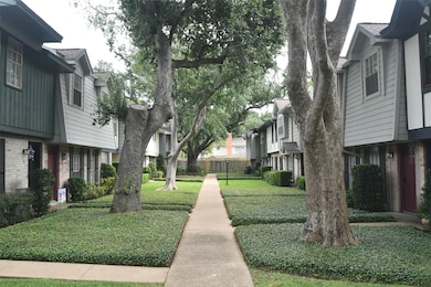 10018 Knoboak Dr unit 21, Houston, TX 77080 - photo 4