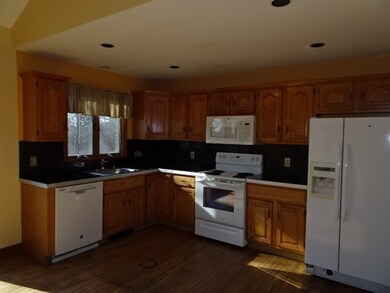 8 Falconer Cir, Waltham, MA 02451 - photo 2