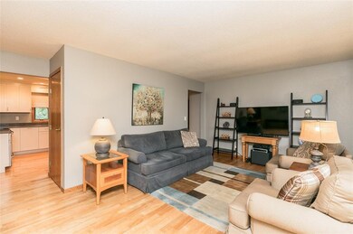 2924 Hillmer Dr SW, Cedar Rapids, IA 52404 - photo 5