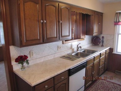 662 E Jeffrey Place, Columbus, OH 43214 - photo 2