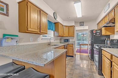 39 Hampshire Dr, Plainsboro, NJ 08536 - photo 5