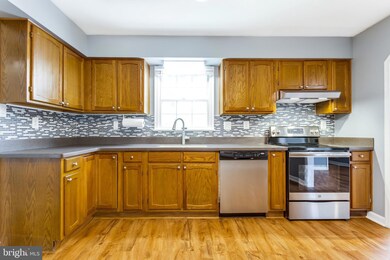 8222 Seven Pines Ln, Waldorf, MD 20603 - photo 3