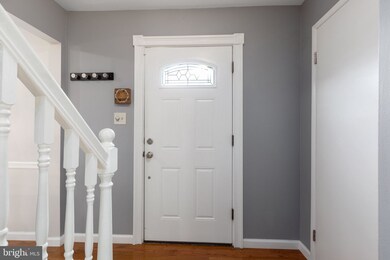 9653 Lindenbrook St, Fairfax, VA 22031 - photo 3