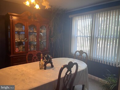 8634 Rock Oak Rd, Parkville, MD 21234 - photo 5