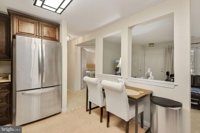 5702 Brewer House Cir unit T4, Rockville, MD 20852 - photo 5