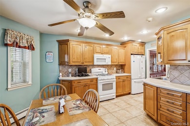 10 Glen Hollow Dr unit C1, Holtsville, NY 11742 - photo 7