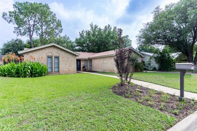 209 E Louella Dr, Hurst, TX 76054 - photo 3