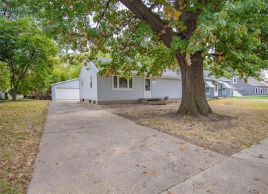 3673 67th St, Urbandale, IA 50322 - photo 3