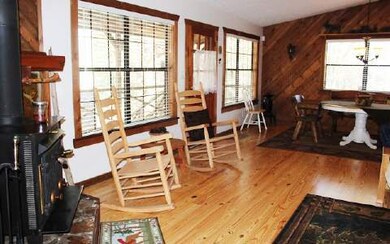 470 SW Santa fe Dr, Fort White, FL 32038 - photo 2