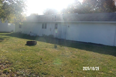 714 E Sycamore St, Watseka, IL 60970 - photo 5