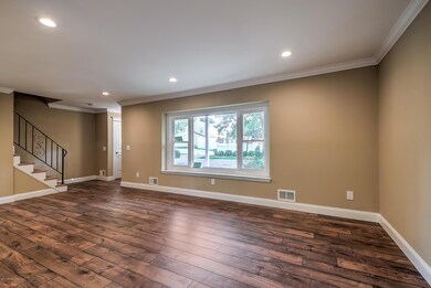 006_LIVING ROOM