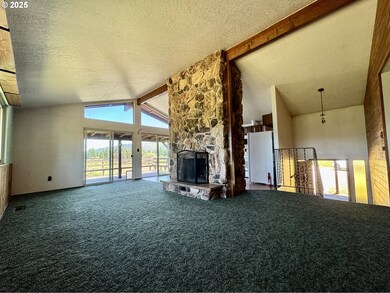 Living Room/Entrance