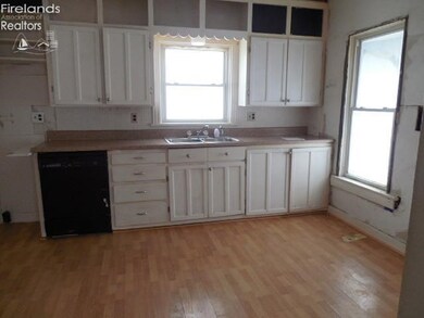 606 Depot St, Woodville, OH 43469 - photo 4