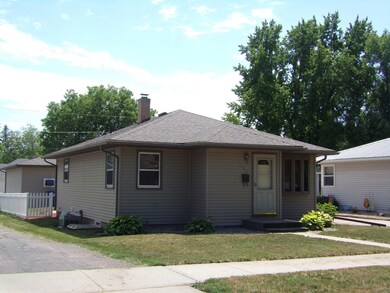 1109 E 3rd Ave, Mitchell, SD 57301 - photo 2