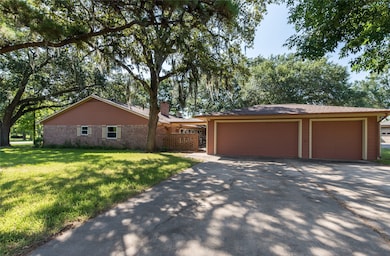 2004 Sleepy Hollow Dr, Pearland, TX 77581 - photo 2