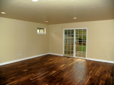 3920 Davis Ct Family