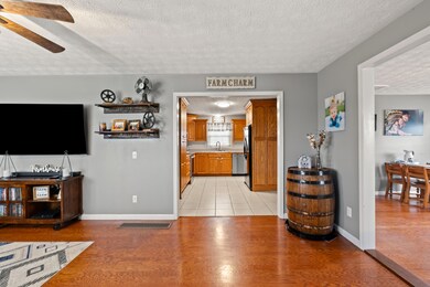 325 Goodlett Rd, Salvisa, KY 40372 - photo 2