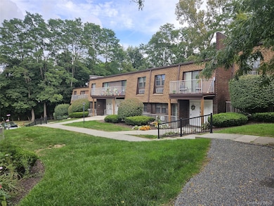 424 Carpenter Ave unit 11, Newburgh, NY 12550 - photo 6